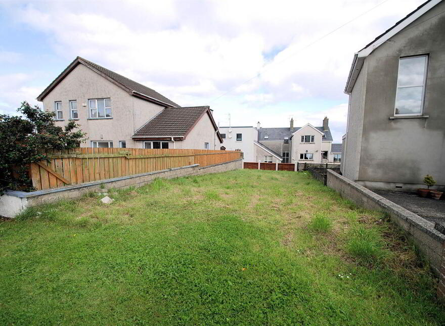 Land, Between 5-9 York Avenue, Portstewart, BT55 7BY photo