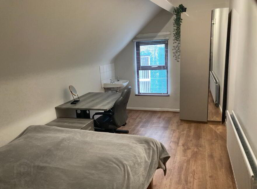 2 Lisburn Avenue, Belfast, BT9 7FX