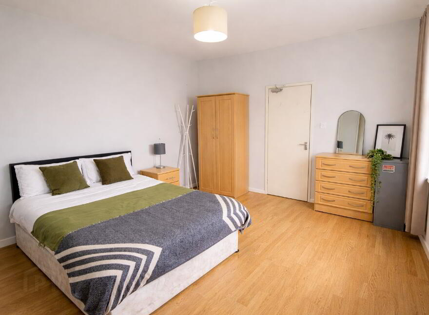 2 Lisburn Avenue, Belfast, BT9 7FX