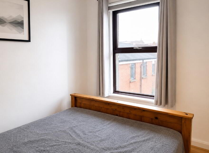 2 Lisburn Avenue, Room 2, Belfast, BT9 7FX