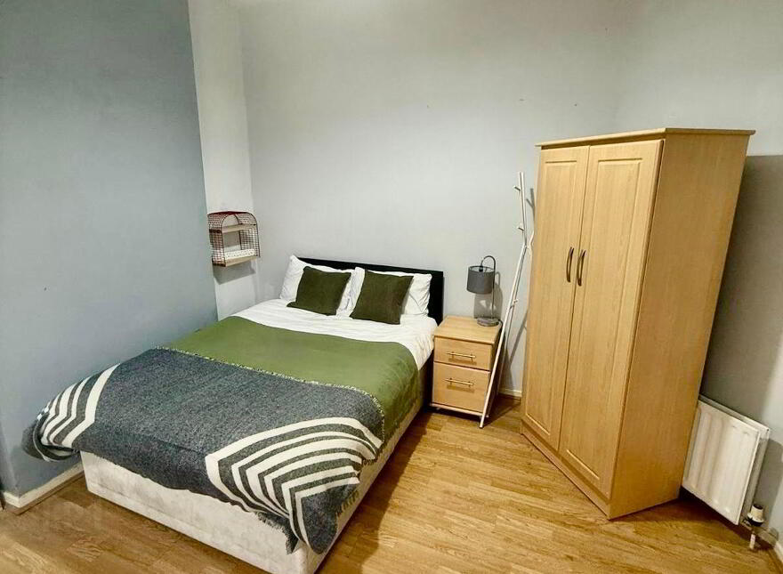 2 Lisburn Avenue, Room 2, Belfast, BT9 7FX