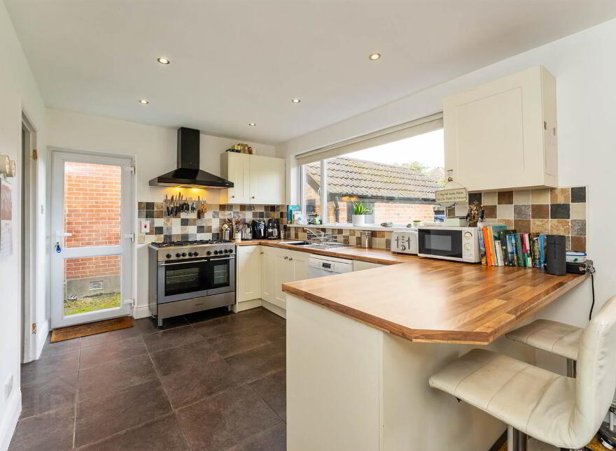 29 Blackwood Crescent, Helen's Bay, BT19 1TJ
