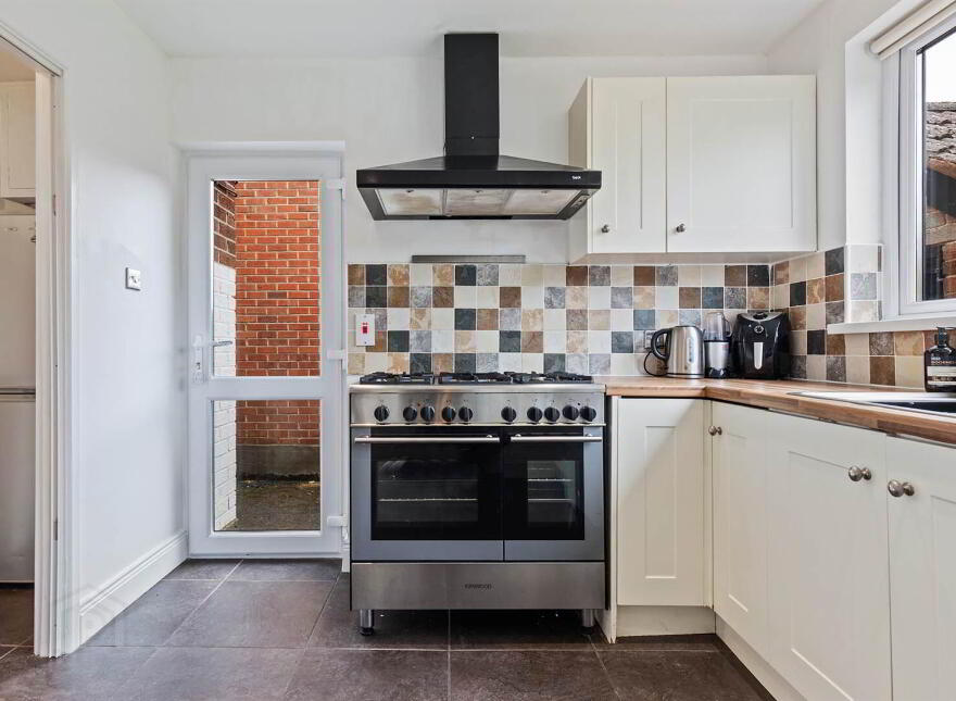 29 Blackwood Crescent, Helen's Bay, BT19 1TJ