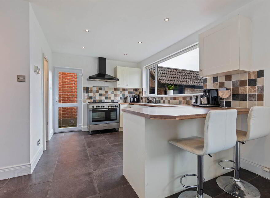 29 Blackwood Crescent, Helen's Bay, BT19 1TJ