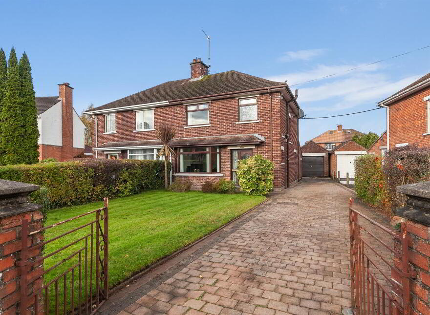 46 Killeaton Gardens, Dunmurry, Belfast, BT17 9HF photo