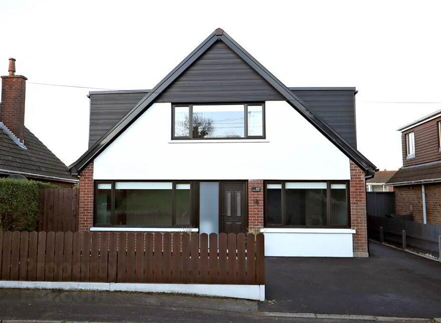 23 Queensfort Park South, Carryduff, Belfast, BT8 8NH photo