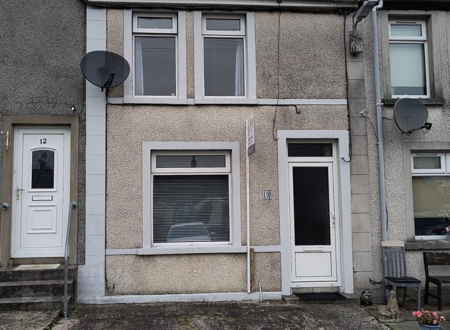 10 Rugby Terrace, Larne, BT40 1SG photo