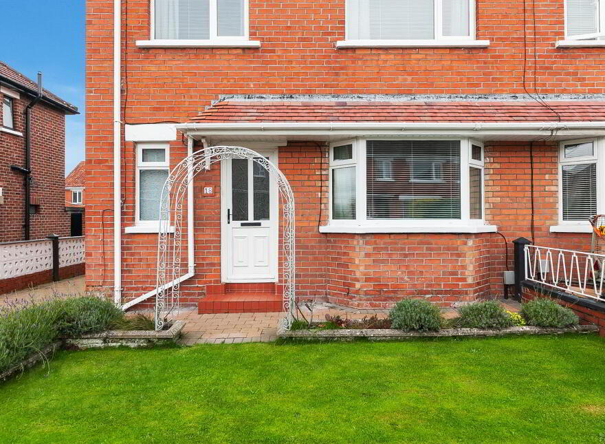 18 Clonallon Park, Belfast, BT4 2BZ photo 2