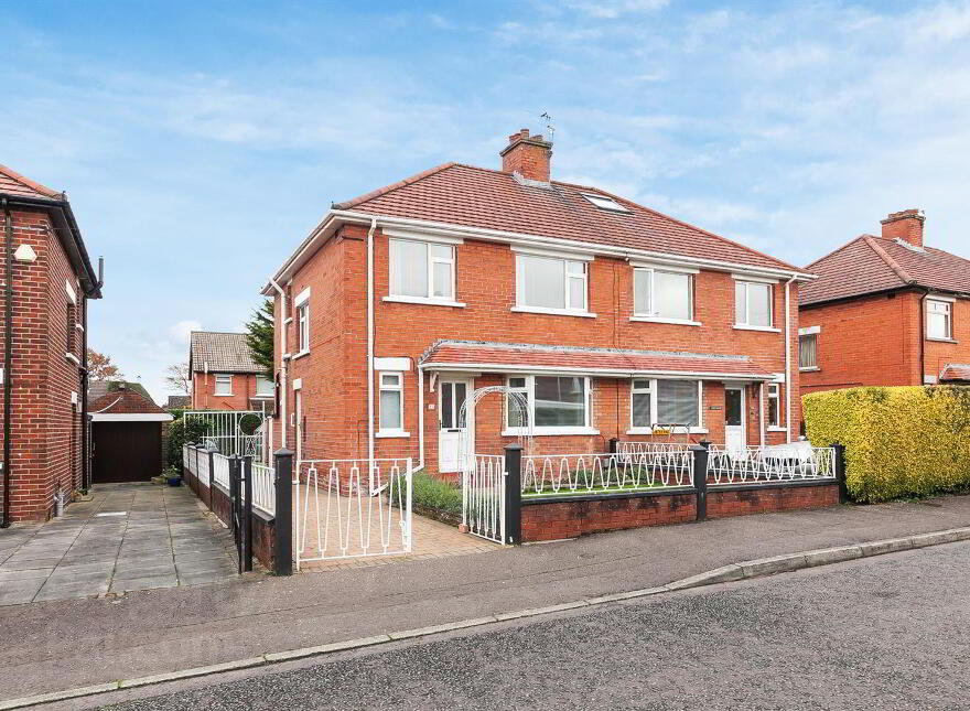 18 Clonallon Park, Belfast, BT4 2BZ photo