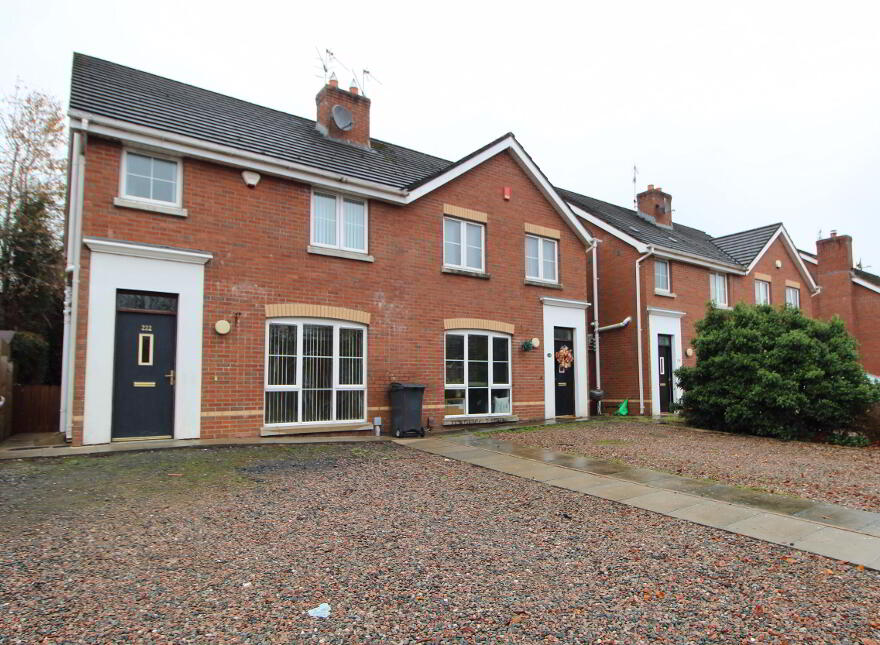 222 Glenwood Court, Lisburn, BT28 3UF photo