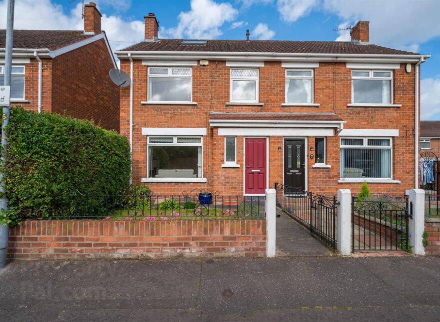 46 Ravenhill Gardens, Belfast, BT6 8GP photo