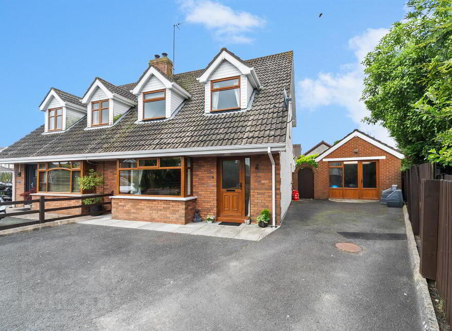 9 Oak Lands, Darragh Cross, Crossgar, BT30 9NT photo