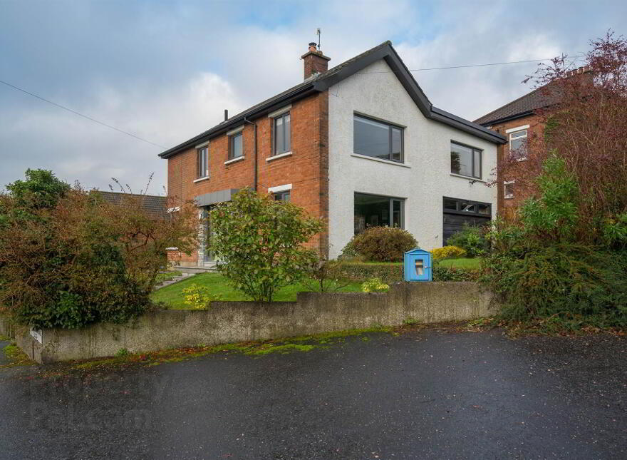 36 Glendale Avenue East, Off Newton Park, Belfast, BT8 6LF photo