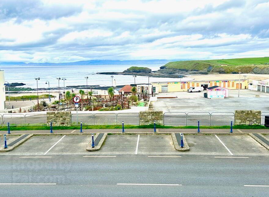 18 Marine Court Apts, Central Lane, Bundoran, F94K886 photo