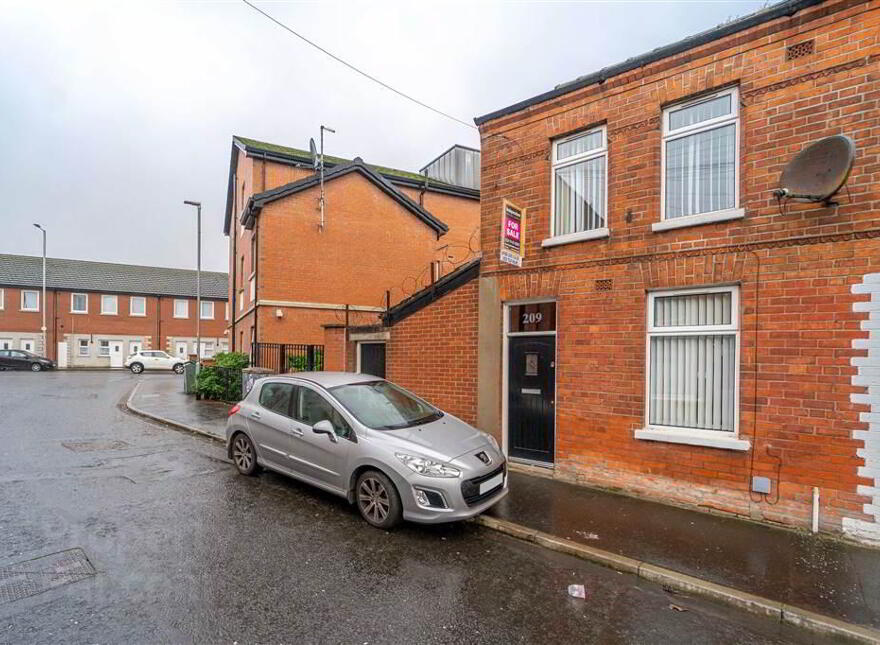 209 Avoniel Road, Belfast, BT5 4SG photo