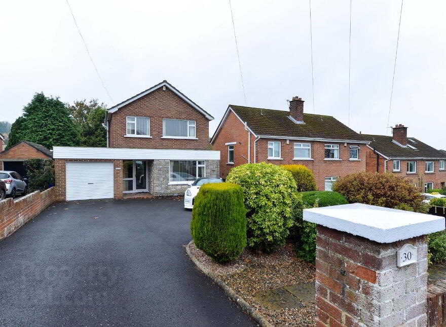 30 Gilnahirk Crescent, Belfast, BT5 7DU photo