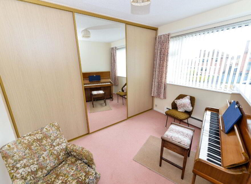 30 Gilnahirk Crescent, Belfast, BT5 7DU