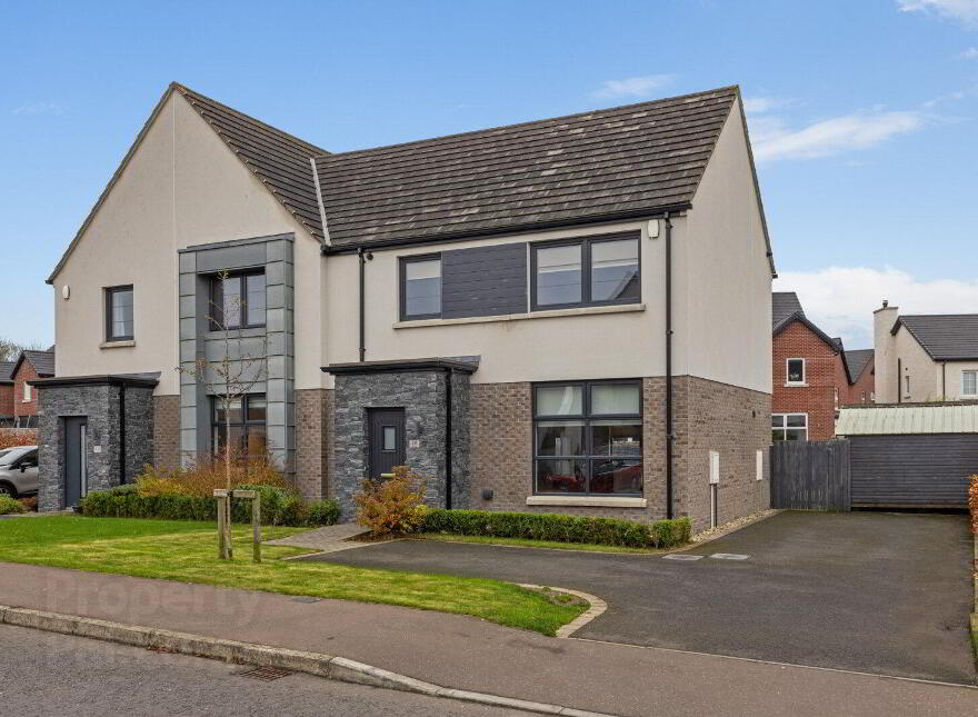 19 Fairfields Glen, Lisburn, BT28 3QL photo