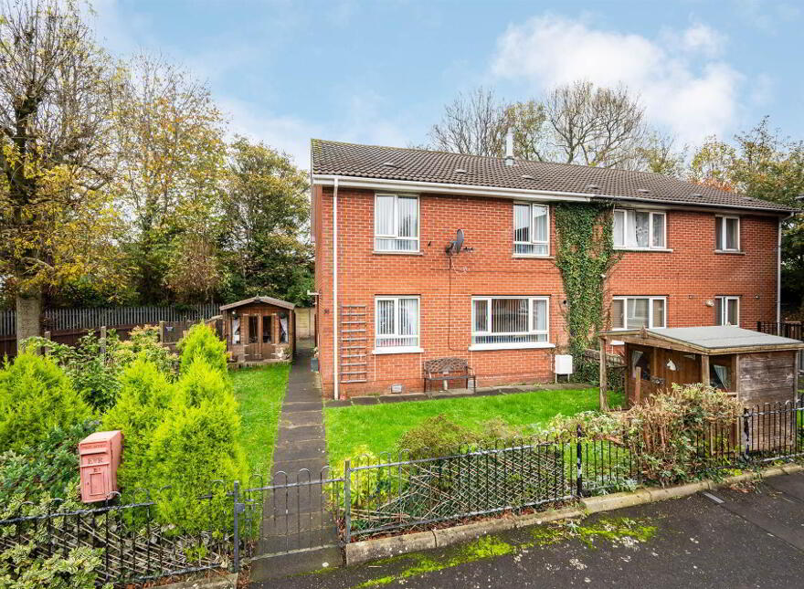 38 Inverwood Gardens, Belfast, BT4 1RG photo