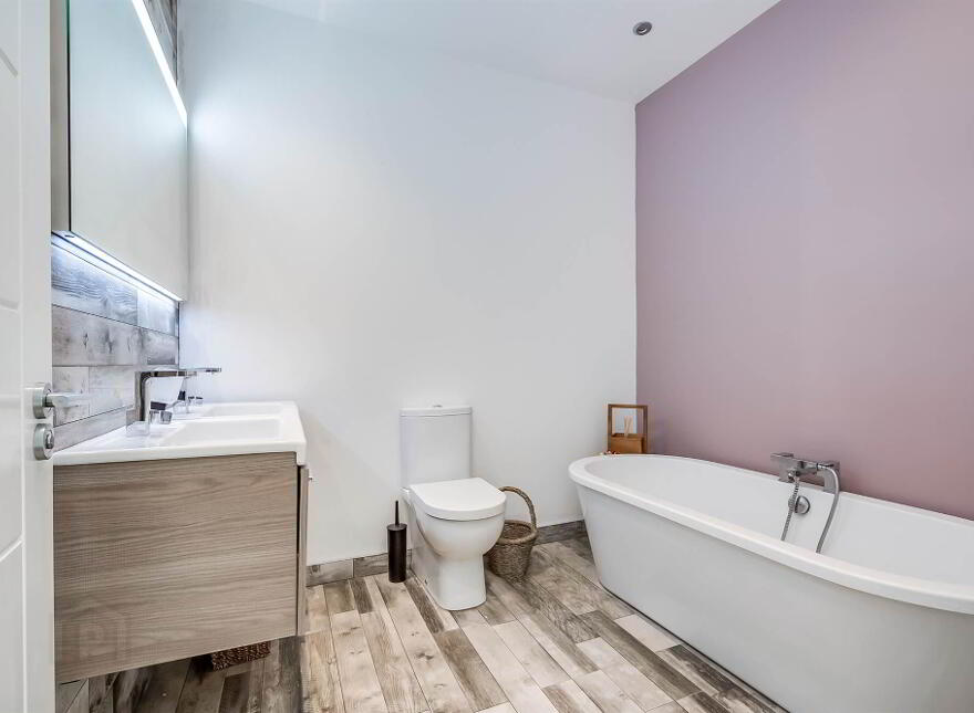 Hillcreely House, 18 Hillsborough Road, Comber, Newtownards, BT23 5PQ