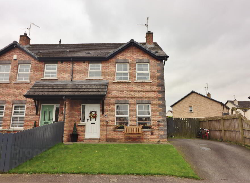 87 Riverglade Manor, Lurgan, BT66 8RR photo