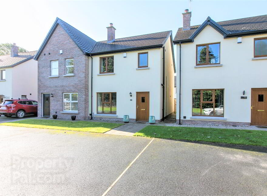 22 Nicholson Green, Donaghcloney, Craigavon, BT66 7UY photo