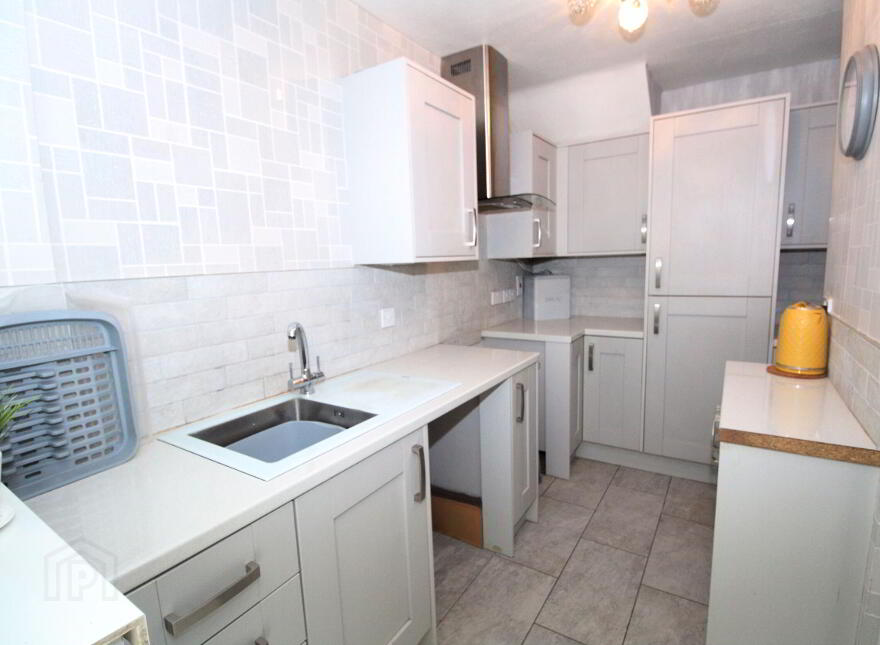16 Hornbeam Road, Dunmurry, Belfast, BT17 9DW