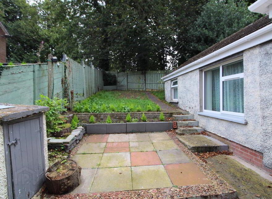 16 Hornbeam Road, Dunmurry, Belfast, BT17 9DW