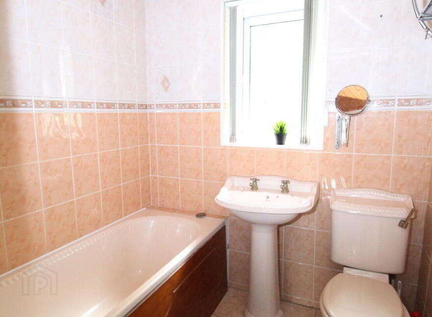 16 Hornbeam Road, Dunmurry, Belfast, BT17 9DW