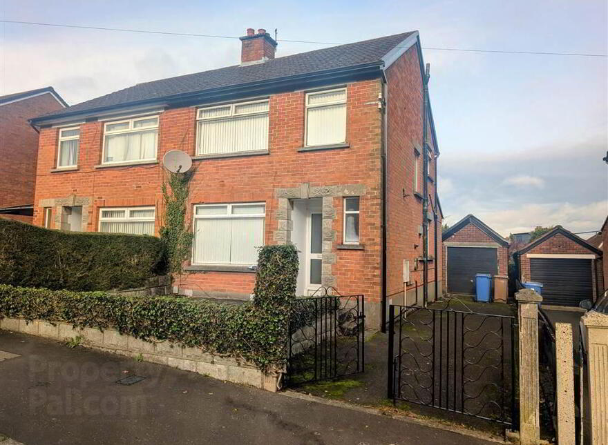 42 Cricklewood Park, Stranmillis, Belfast, BT9 5GW photo