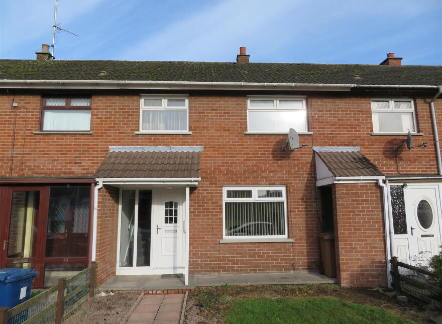 31 Donard Gardens, Lurgan, BT66 8EX photo