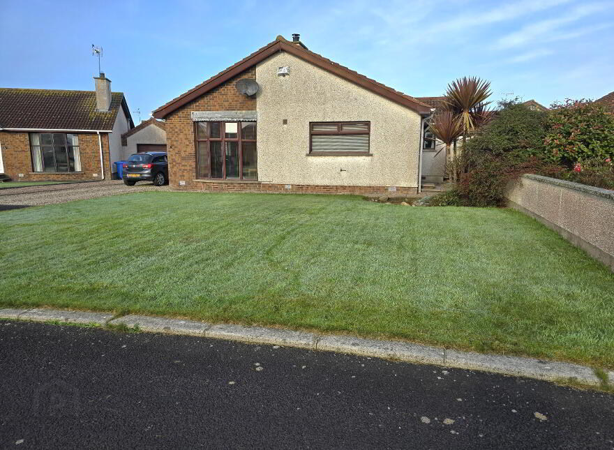 16 Bushfoot Drive, Portballintrae, Bushmills, BT57 8YW