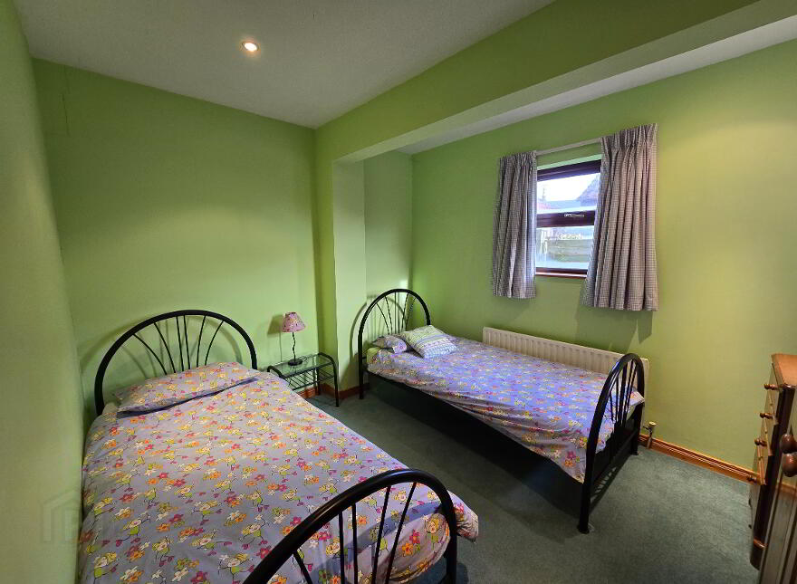 16 Bushfoot Drive, Portballintrae, Bushmills, BT57 8YW