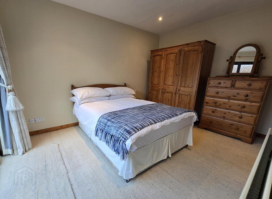 16 Bushfoot Drive, Portballintrae, Bushmills, BT57 8YW