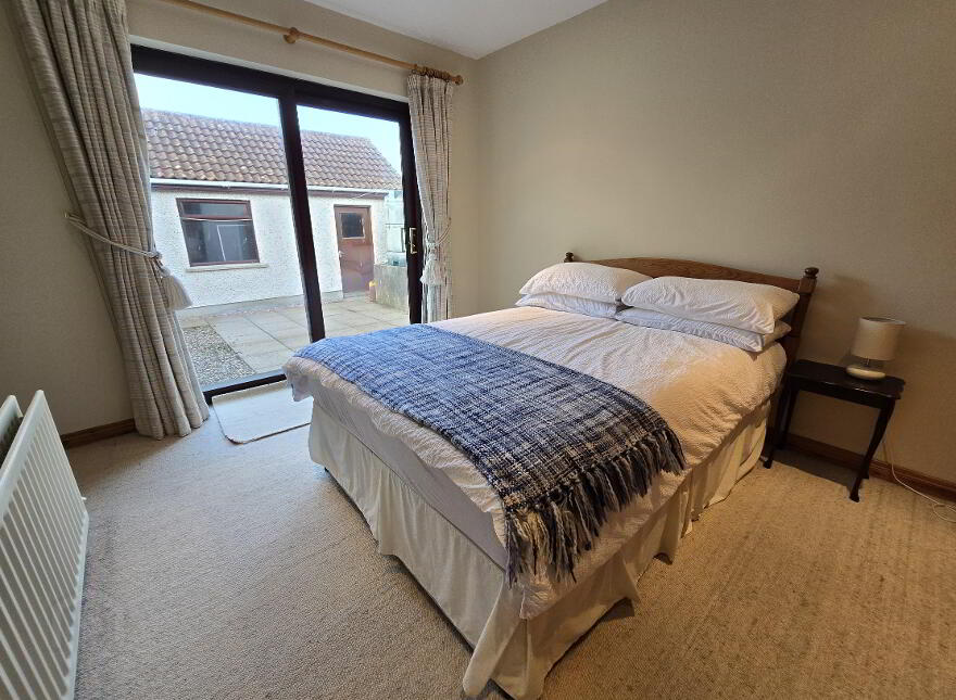16 Bushfoot Drive, Portballintrae, Bushmills, BT57 8YW