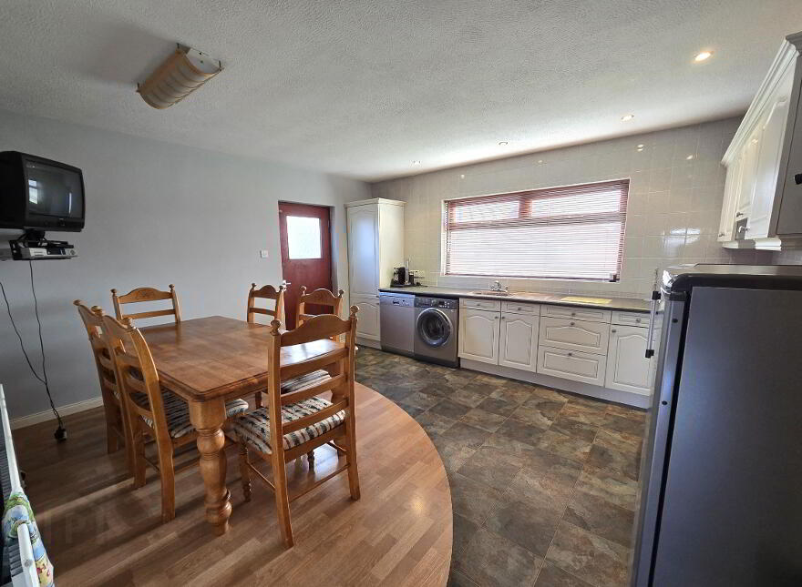 16 Bushfoot Drive, Portballintrae, Bushmills, BT57 8YW