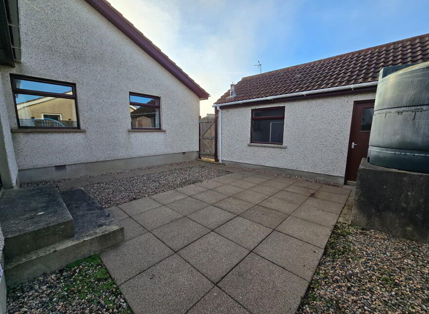 16 Bushfoot Drive, Portballintrae, Bushmills, BT57 8YW