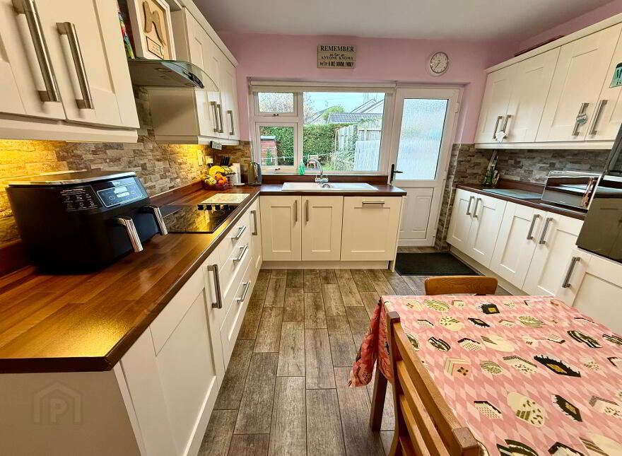 1 Riverside Park, Altnagelvin, L'Derry, BT47 3RU