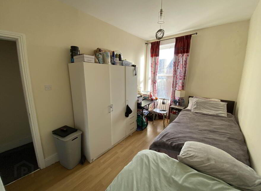 5 Catherine Place