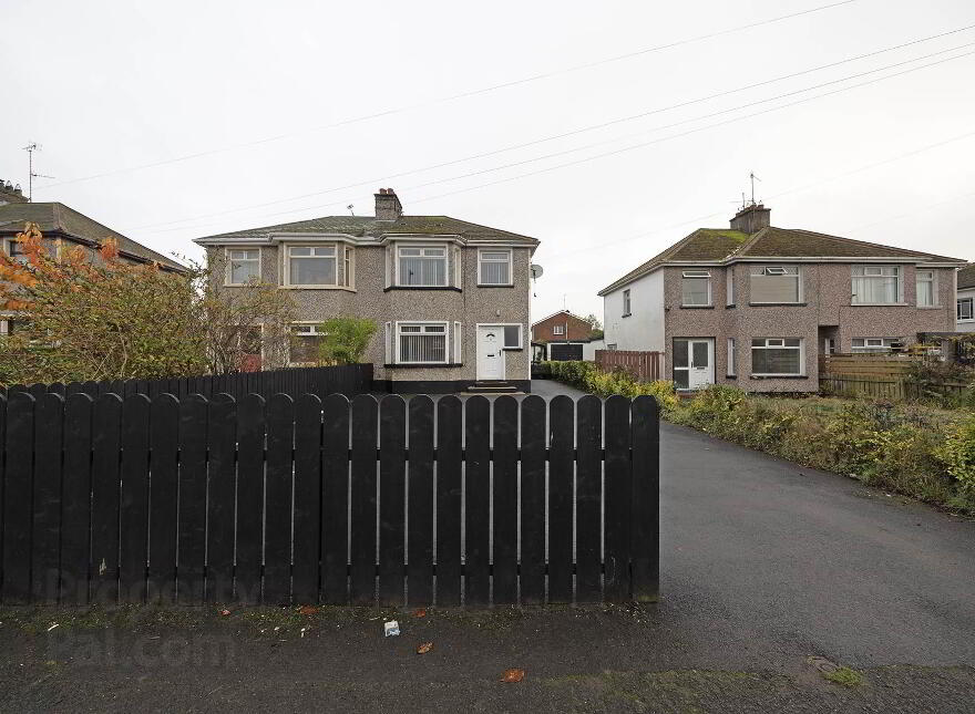 11 Westfield Gardens, Lurgan, BT66 8TL photo