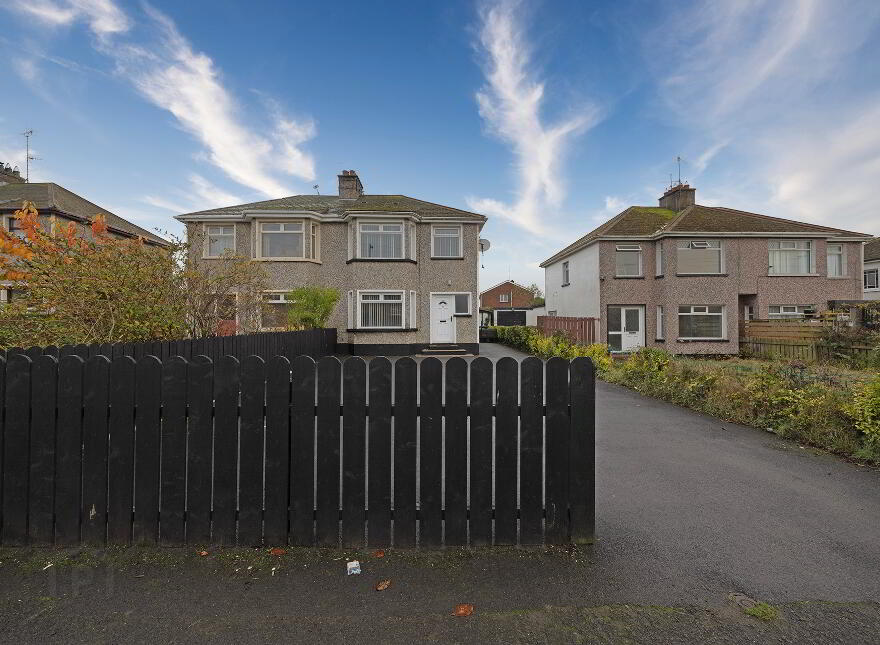 11 Westfield Gardens, Lurgan, BT66 8EL photo