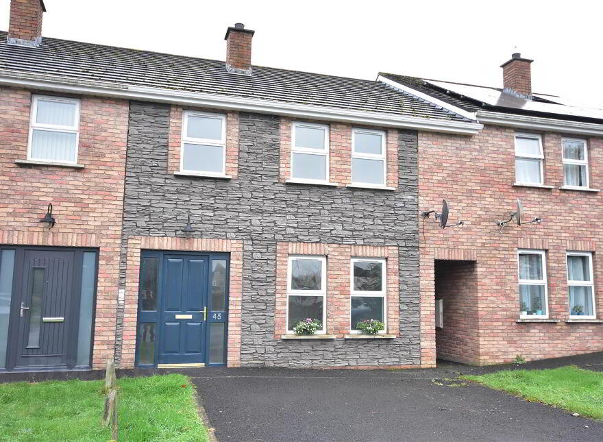 45 Niblock Oaks, Antrim, BT41 2DJ photo