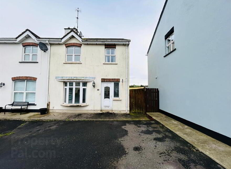 19 Burnside Manor, Derry, BT48 9XY photo