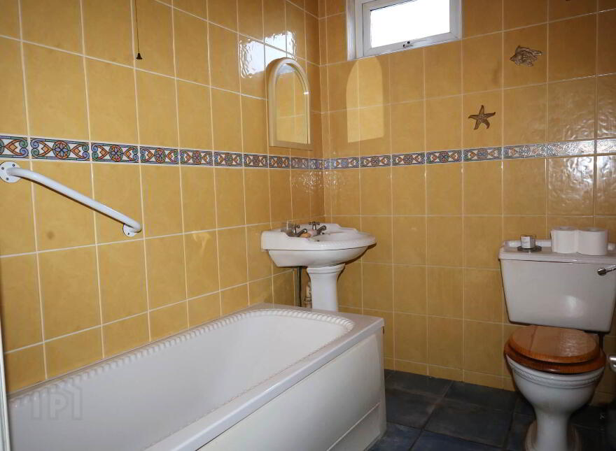 9 Saint Cronan`s Terrace, Roscrea, E53PP38