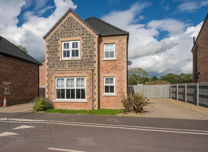 22 Wellington Park Road, Moira, Craigavon, BT67 0XQ photo