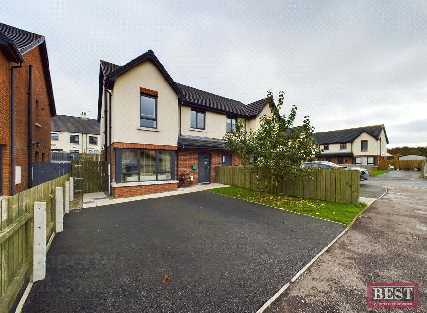 55 Woodvale, Bessbrook, Newry, BT35 7FD photo