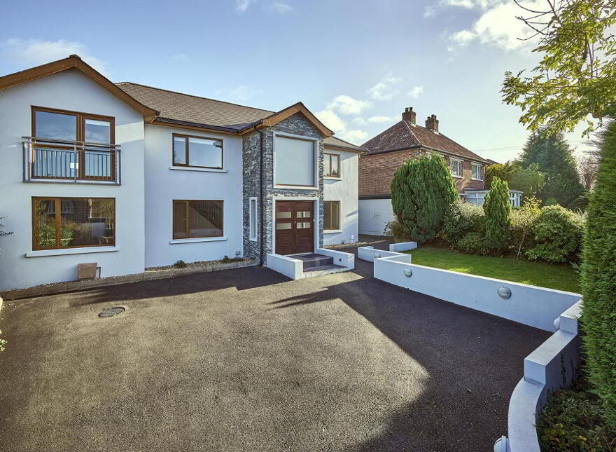 43 Tweskard Park, Belmont, Belfast, BT4 2JZ photo