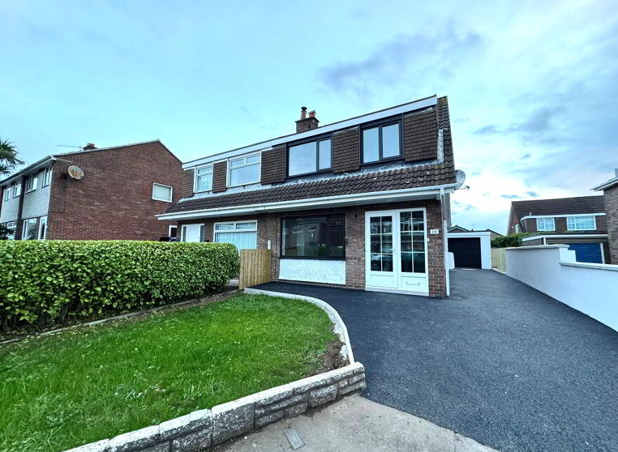 19 Queensway, Carrickfergus, BT38 7LA photo