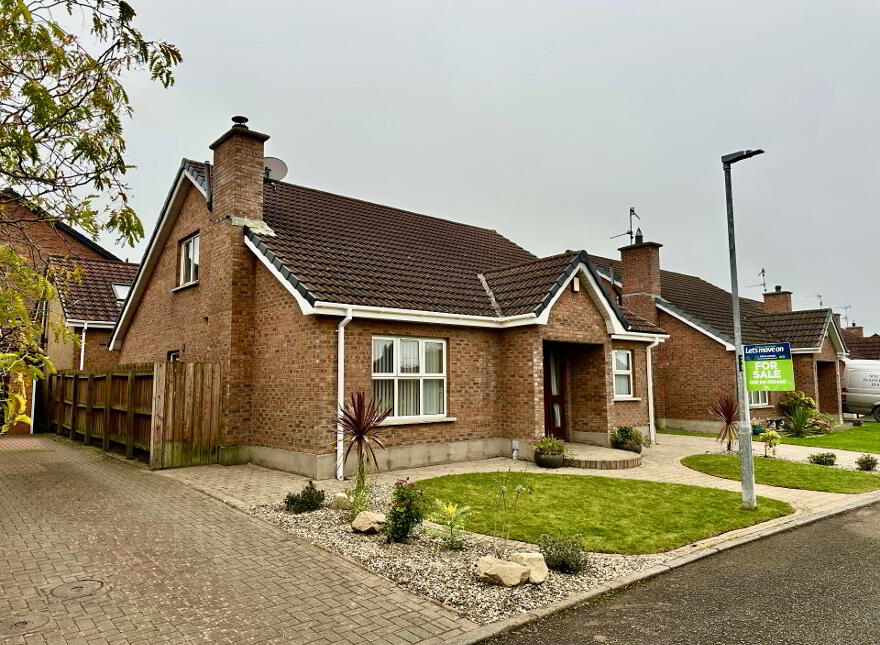 16 Laurelvale, Crumlin, BT29 4WW photo