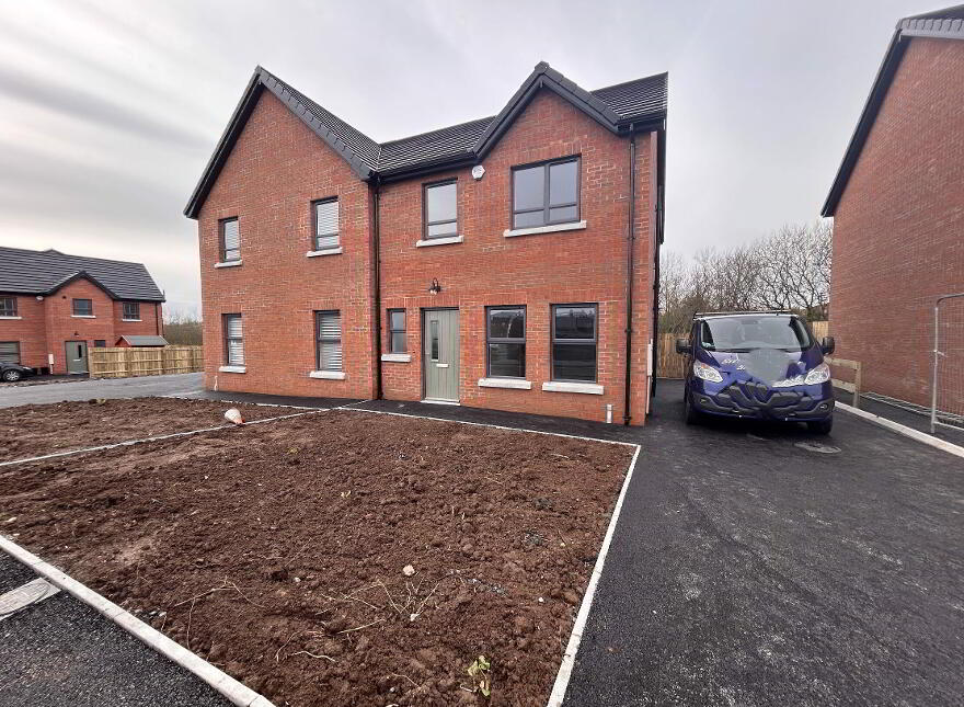 14 Ashton Hall, Portadown, Craigavon, BT62 4EF photo